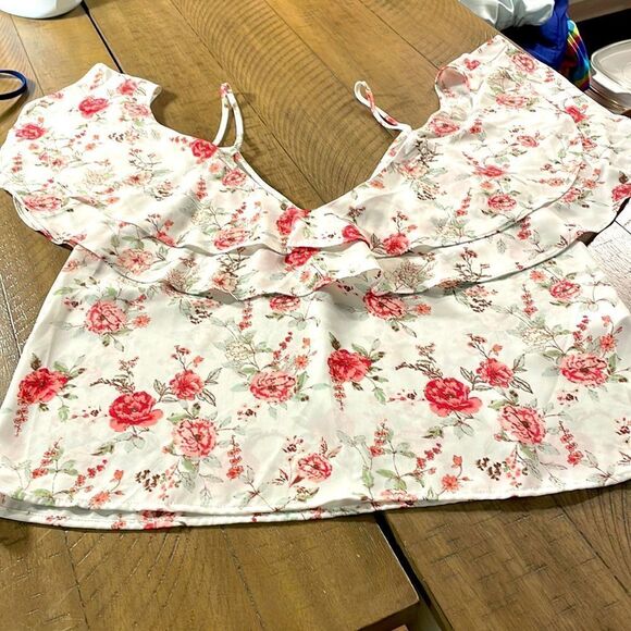 Boho Cropped Ruffle Blouse is Perfect Summer Blouse. Ready for Vacation 🛩 - Picture 2 of 16